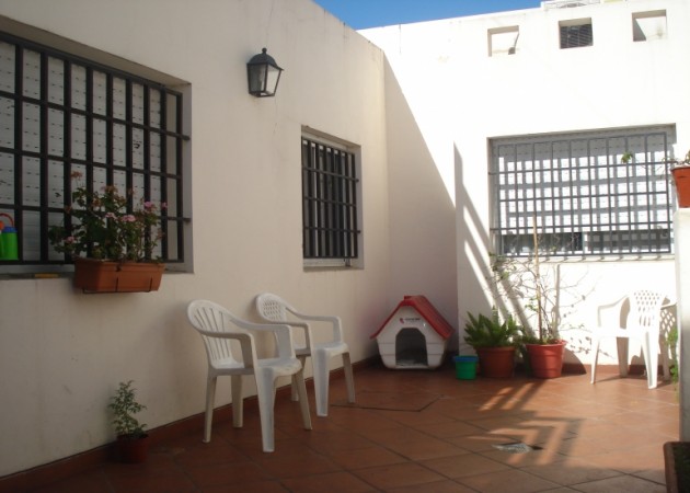 Casa de 3 dormitorios con patio y cochera