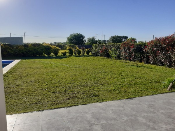 Casa de 2 dormitorios con piscina en "Las Acequias"