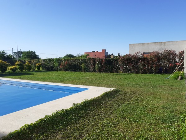 Casa de 2 dormitorios con piscina en "Las Acequias"