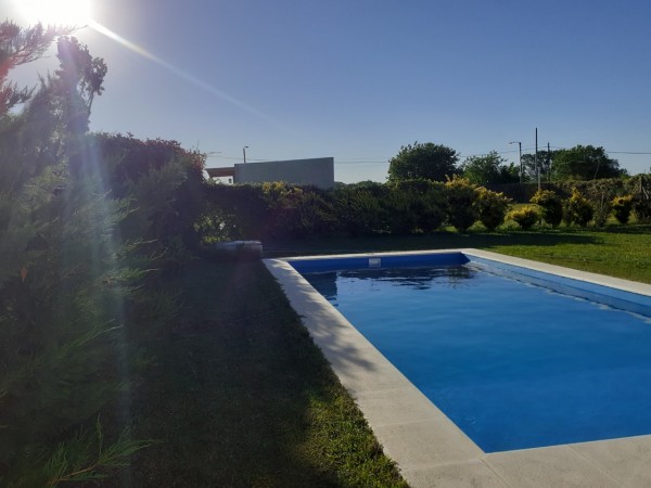 Casa de 2 dormitorios con piscina en "Las Acequias"