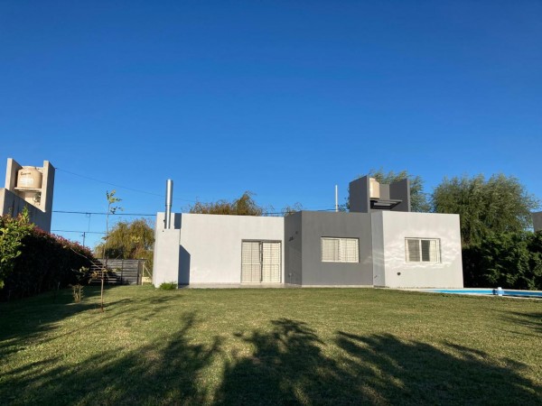 Casa de 2 dormitorios con piscina en "Las Acequias"