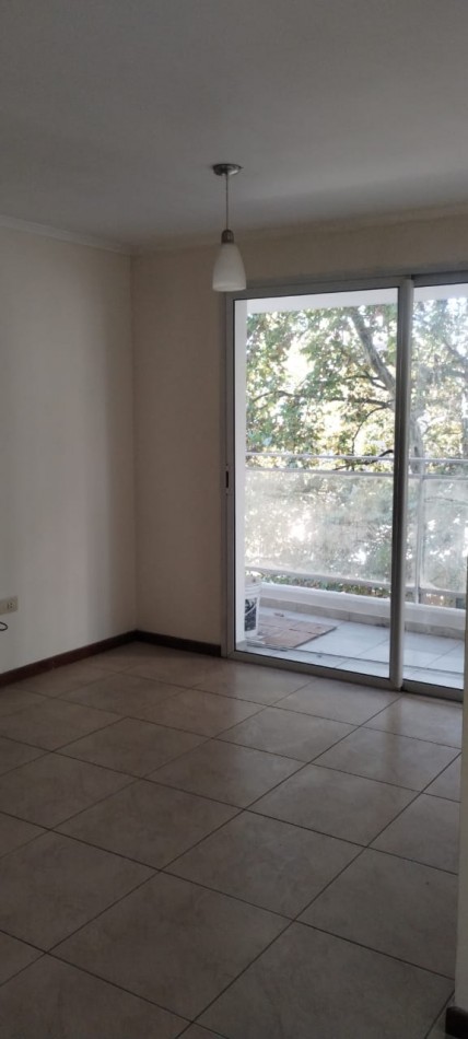 SEMIPISO DE 2 DORMITORIOS EXTERNO CON BALCON