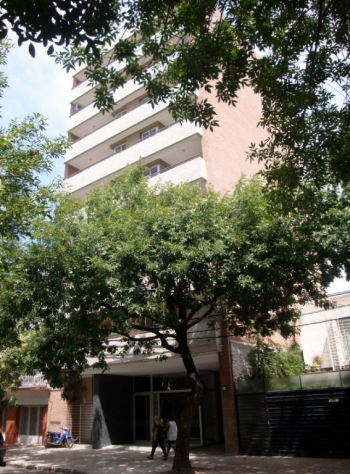 SEMIPISO DE 2 DORMITORIOS CON BALCON