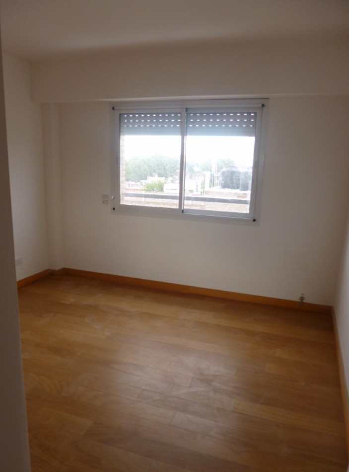 SEMIPISO DE 2 DORMITORIOS CON BALCON