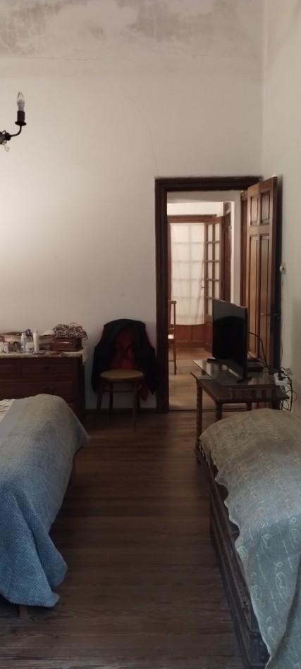 DEPARTAMENTO DE PASILLO 2 DORMITORIOS CON PATIO Y JARDIN