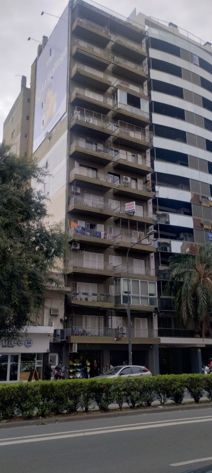 AMPLIO MONOAMBIENTE CON BALCON. 