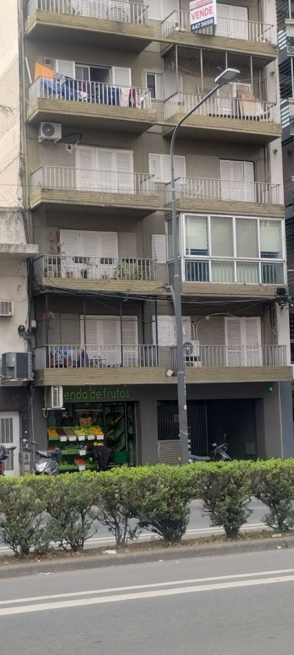 AMPLIO MONOAMBIENTE CON BALCON. 