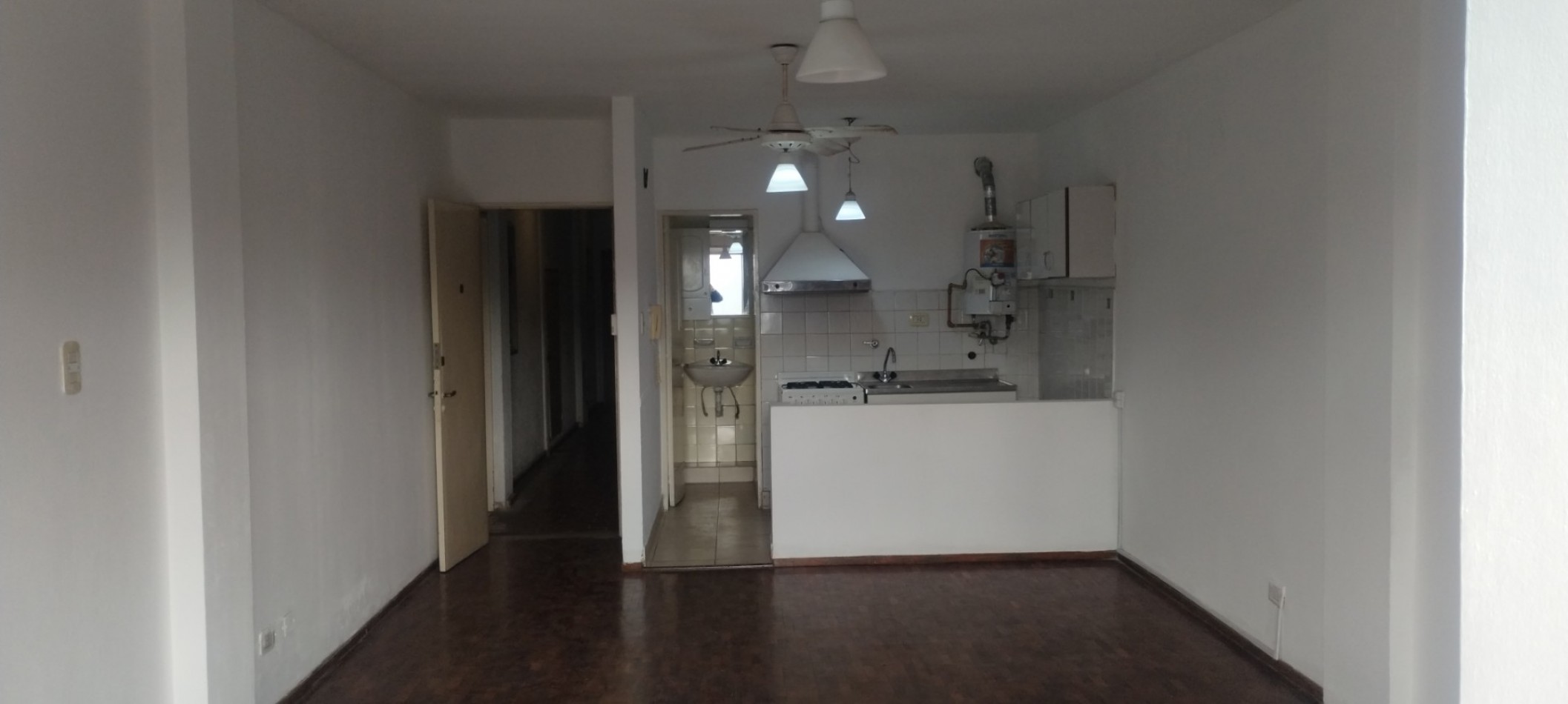 AMPLIO MONOAMBIENTE CON BALCON. 