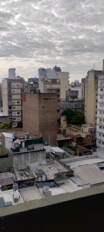 AMPLIO MONOAMBIENTE CON BALCON. 