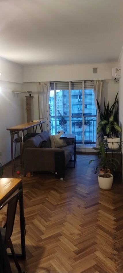 DEPARTAMENTO DE 2 DORMITORIOS CON COCHERA CENTRICO