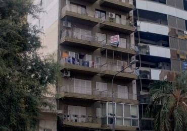 AMPLIO MONOAMBIENTE CON BALCON. 